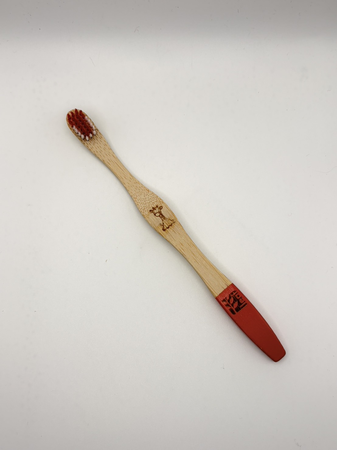leaf ERGONOMIC BAMBOO TOOTHBRUSH - SOFT (smaller bristle head)