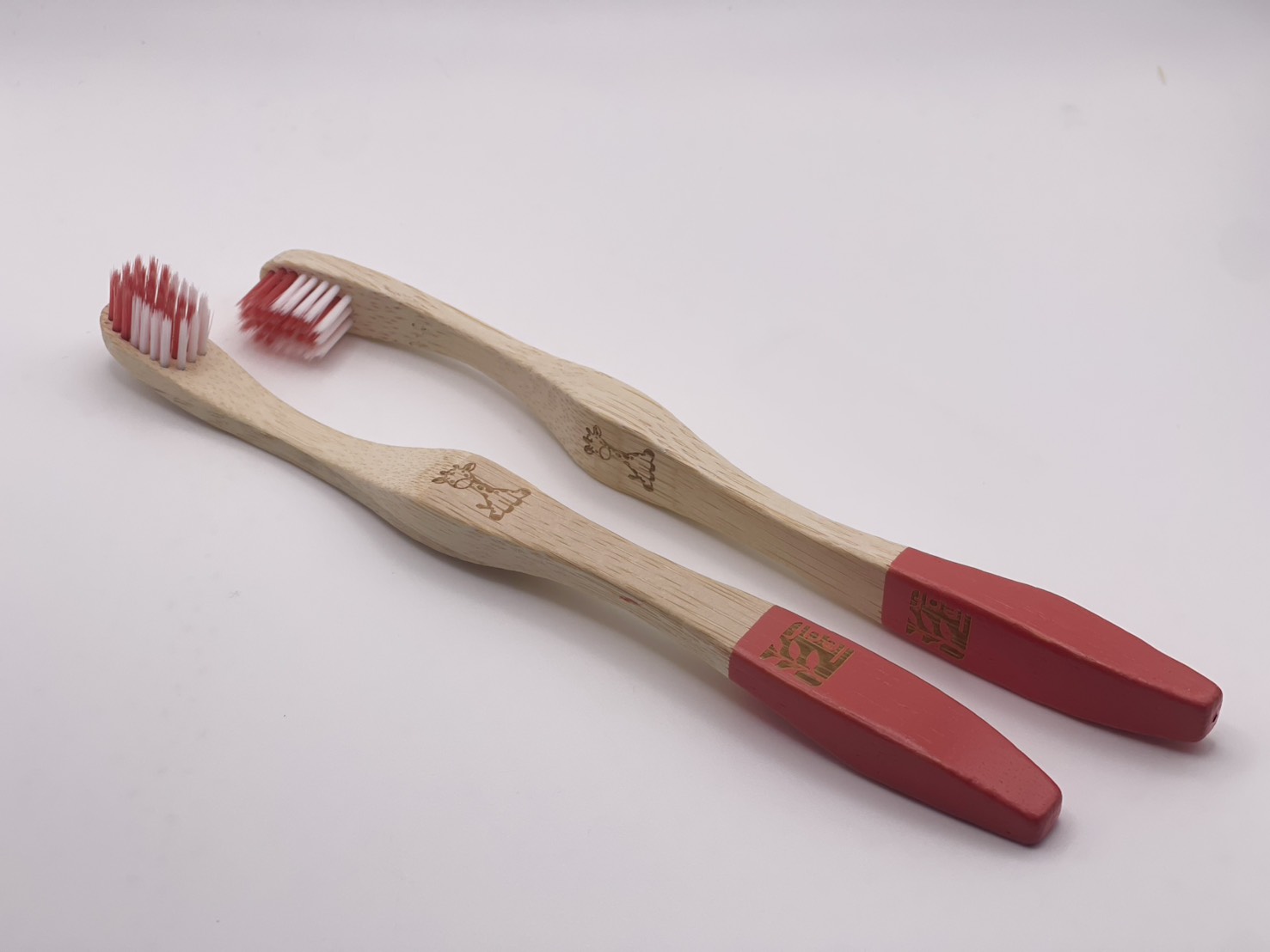 leaf ERGONOMIC BAMBOO TOOTHBRUSH - SOFT (smaller bristle head)