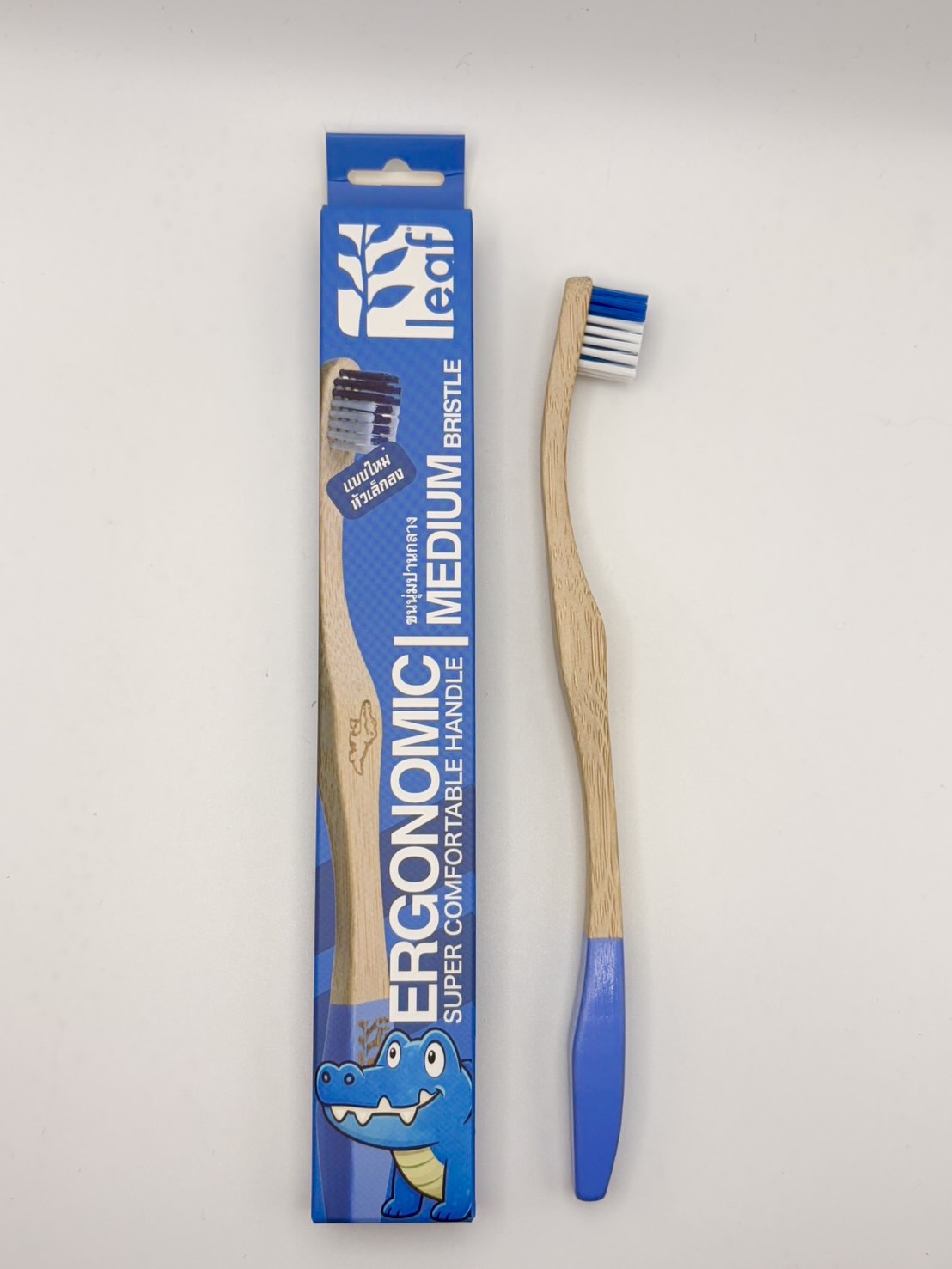 leaf ERGONOMIC BAMBOO TOOTHBRUSH - MEDIUM (smaller bristle head)
