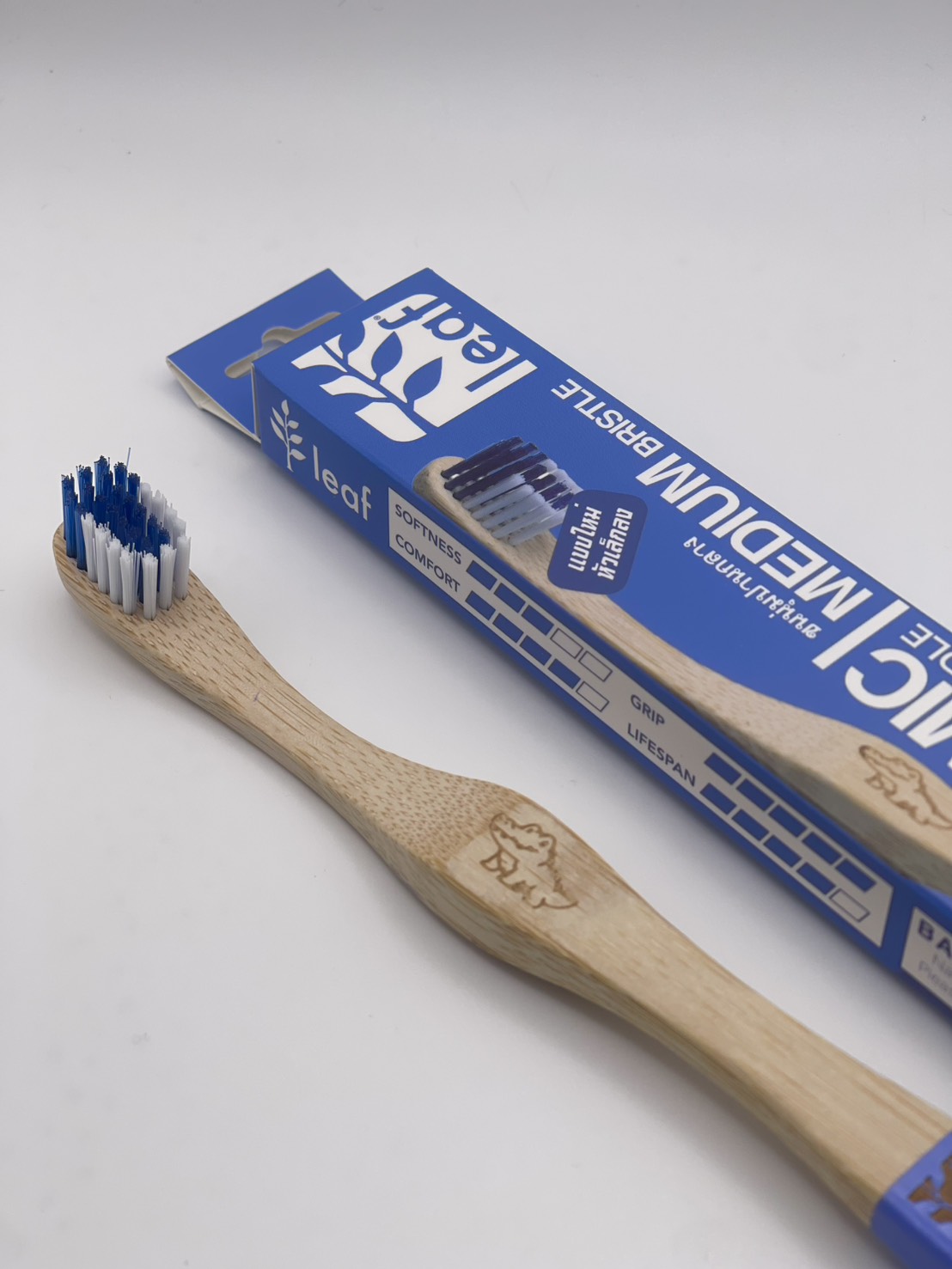 leaf ERGONOMIC BAMBOO TOOTHBRUSH - MEDIUM (smaller bristle head)