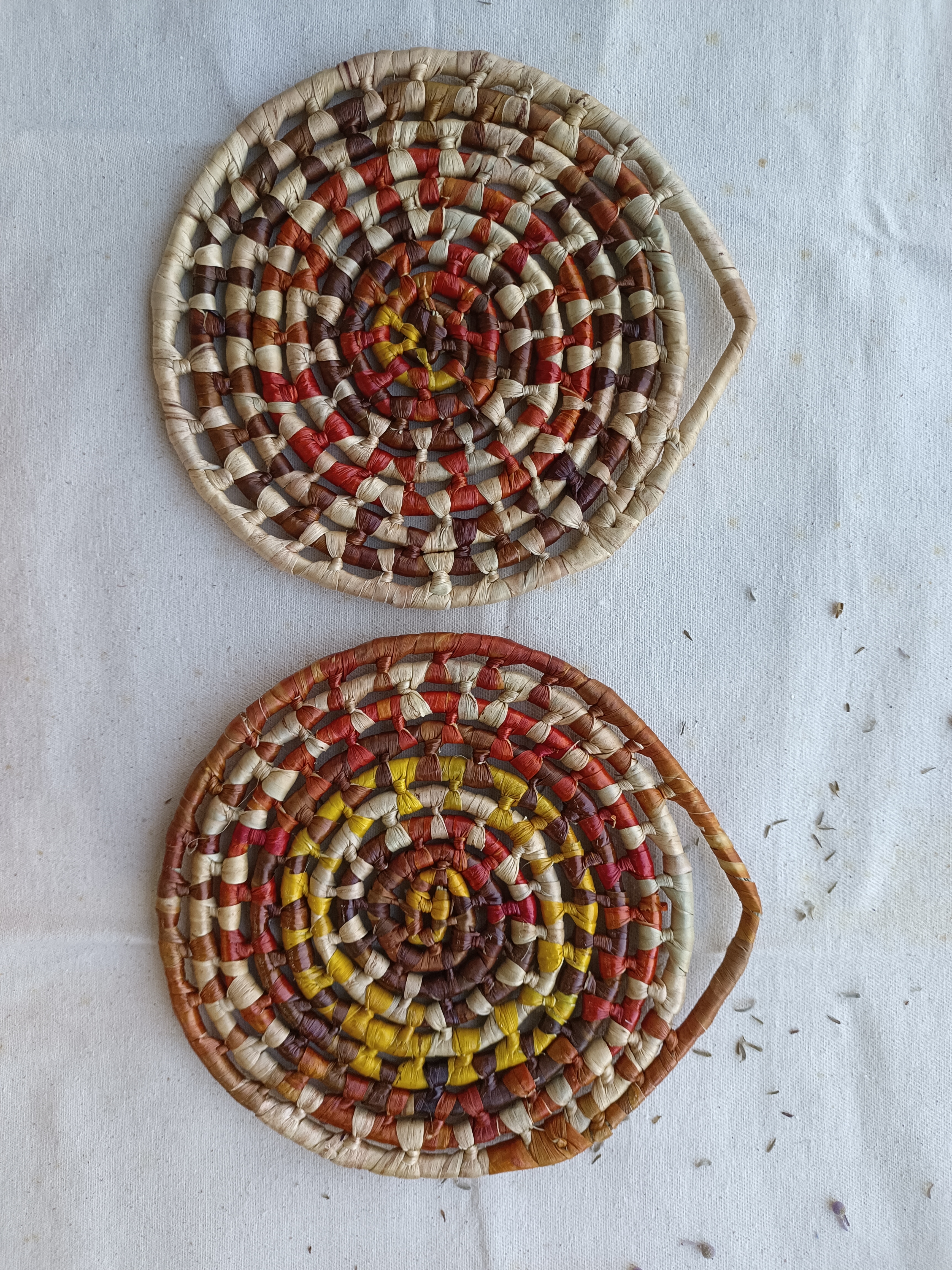 handmade natural fiber table mat round design